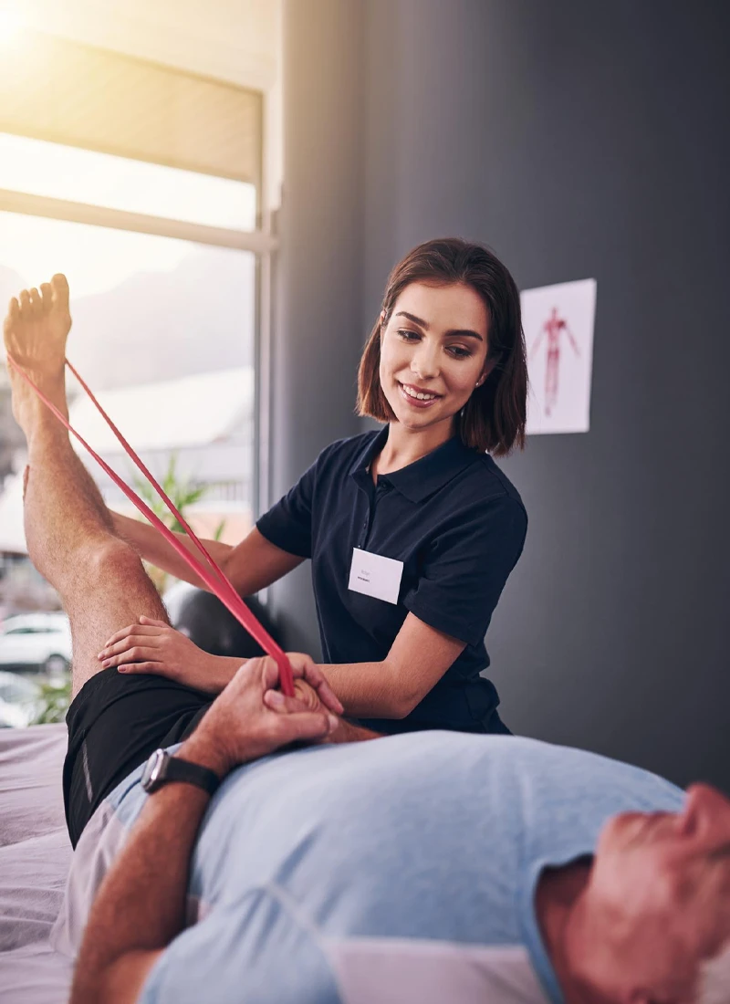 Fisioterapeuta em atendimento