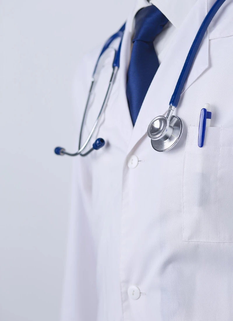 Médico em ambiente profissional